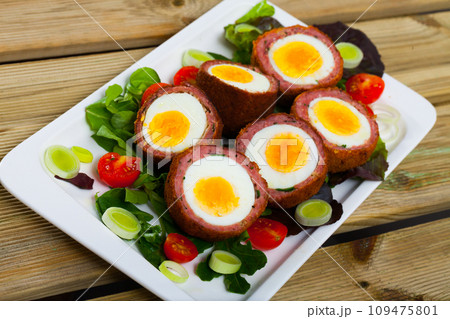 Dish of English cuisine - Scotch egg 109475801