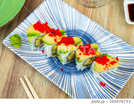 Uramaki with tobico topping Uramaki with tobico topping 109476733