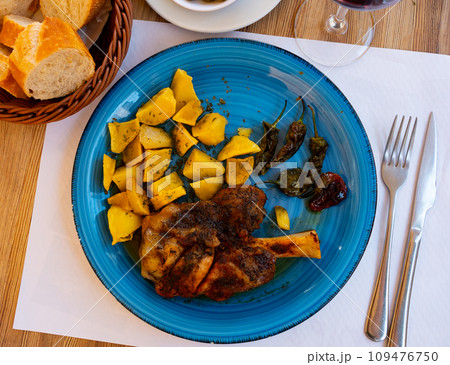 Baked pork knuckle and peppers with fried potato 109476750