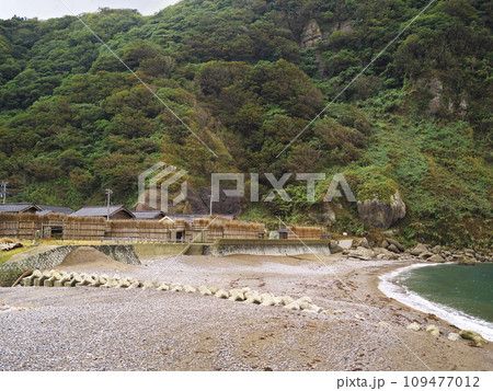 石川県輪島市上大沢町の風情ある町並みを寄り道パーキング上大沢から臨む 石川県輪島市上大沢町の風情ある町並みを寄り道パーキング上大沢から臨む 109477012