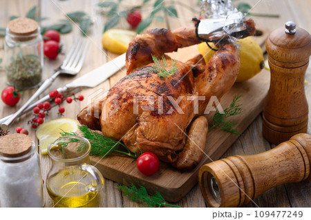 鶏の丸焼き ローストチキン 109477249
