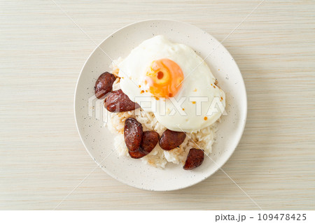 rice with fried egg and Chinese sausage 109478425