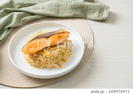 fried rice with grilled salmon fillet steak 109478471