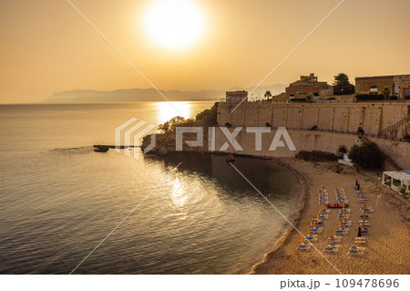 City beach in Castellammare del Golfo at sunrise. 109478696