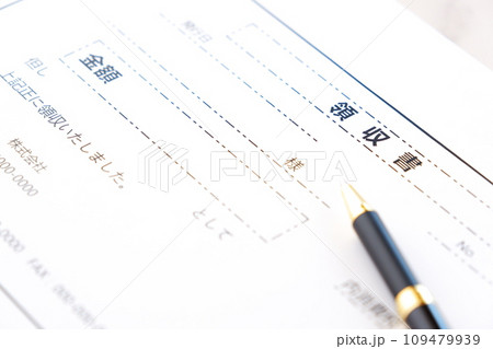 領収書を書く 109479939