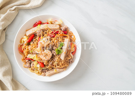 Instant noodles spicy salad on plate 109480089