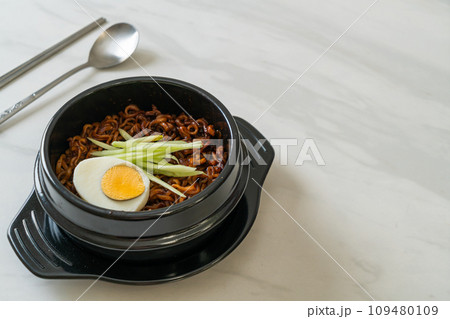 Korean Instant Noodle with Black Bean Sauce (Jajangmyeon or JJajangmyeon) 109480109
