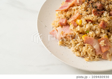 fried rice with bacon ham and black peppers 109480930