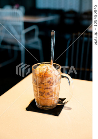 Thai tea ice scoop in glass 109480945