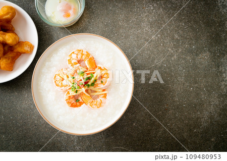 Congee with shrimps and fresh ginger 109480953