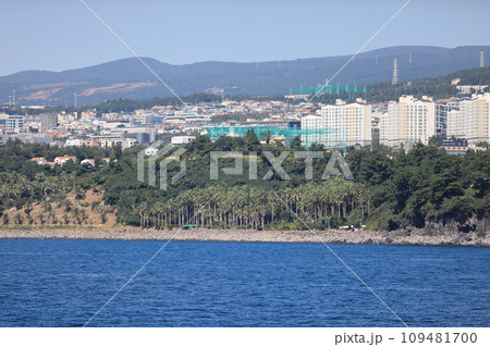 This is a beautiful view of the Seogwipo coast, a famous tourist attraction in Korea. 109481700