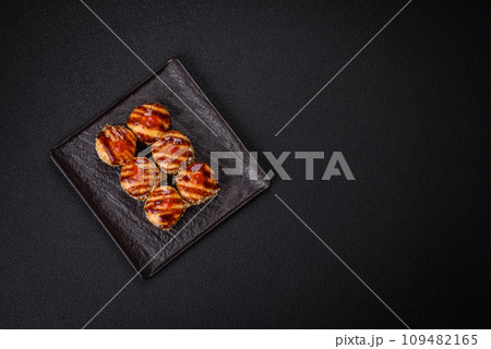 Delicious warm sushi roll with tuna, salmon, shrimp, cucumber and cream cheese 109482165