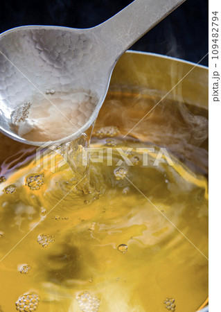 和食の出汁　かつお出汁 109482794