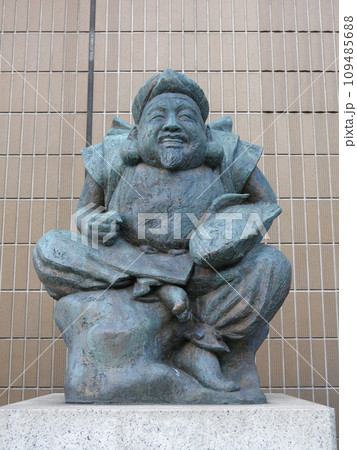 JR恵比寿駅西口のゑびす像 JR恵比寿駅西口のゑびす像 109485688