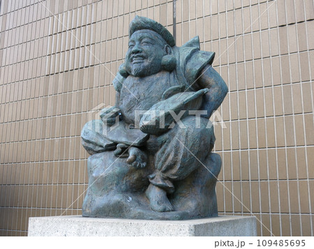 JR恵比寿駅西口のゑびす像 JR恵比寿駅西口のゑびす像 109485695