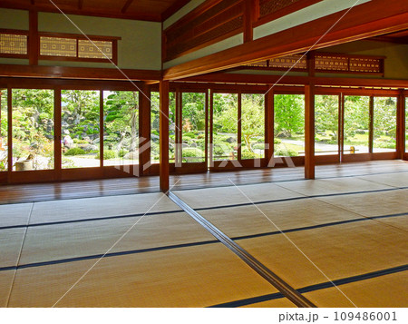 福岡県築上町の筑豊の炭鉱王の邸宅旧蔵内邸広間 109486001