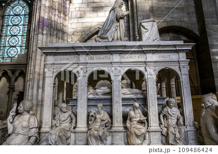 statue of king Louis XII in basilica of saint-denis, France statue of king Louis XII in basilica of saint-denis, France 109486424