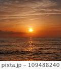 水晶浜の海に沈む夕日 109488240