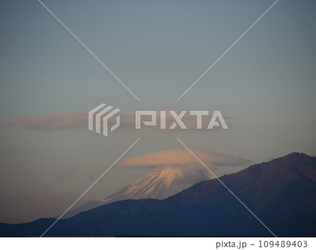 富士山の笠雲 富士山の笠雲 109489403