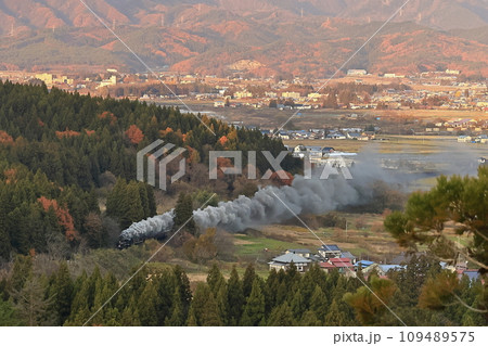 紅葉の磐越西線SL 109489575