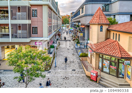 横浜市都筑区の都市風景 中川駅 横浜市都筑区の都市風景 中川駅 109490338