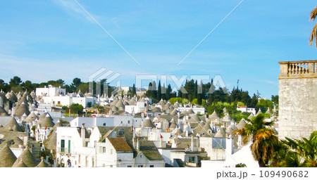 とんがり屋根の街　アルベロベッロ 109490682