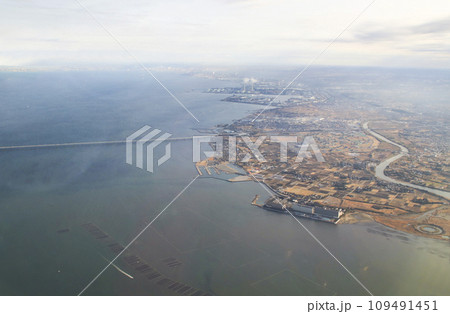 東京湾アクアラインと木更津市/千葉県木更津市 東京湾アクアラインと木更津市/千葉県木更津市 109491451