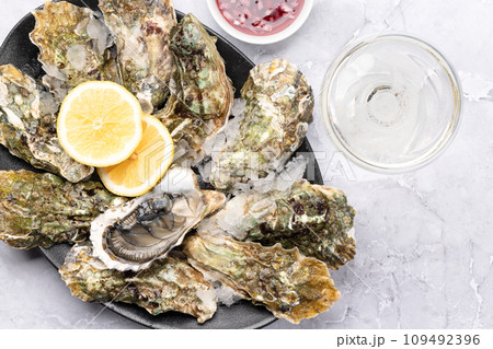 Fresh oysters with glasses of sparkling wine Fresh oysters with glasses of sparkling wine 109492396