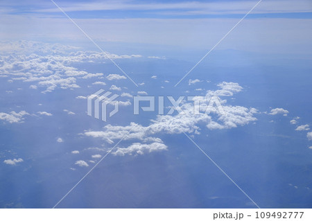 飛行機から見た6月の雲 109492777