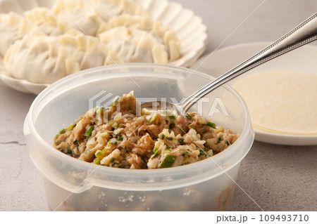 手作り餃子 109493710