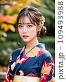 和服の美人女性と紅葉/AI画像 109493988
