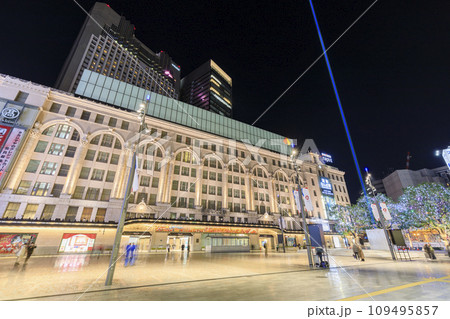 大阪市中央区難波 南海なんば駅前 なんば広場の夜景 大阪市中央区難波 南海なんば駅前 なんば広場の夜景 109495857