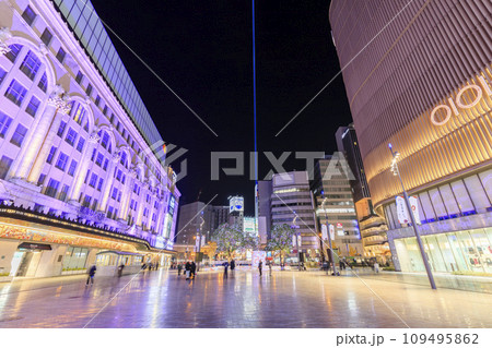 大阪市中央区難波 南海なんば駅前 なんば広場の夜景 大阪市中央区難波 南海なんば駅前 なんば広場の夜景 109495862