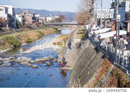 【飛騨高山の風景】宮川朝市 109498708