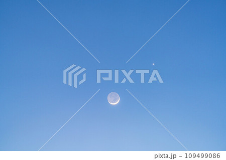 【月素材】地球照の月【長野県】 【月素材】地球照の月【長野県】 109499086