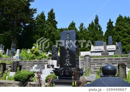 お墓の風景 集団墓地 109499667