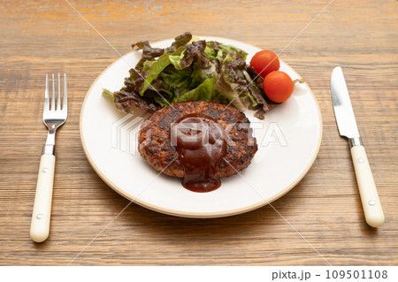 シンプルなハンバーグ 109501108