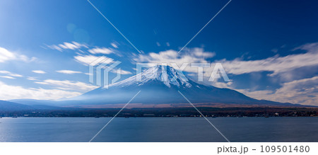 山中湖と富士山 長時間露光 109501480