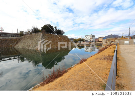 三原駅と一体化している三原城天守台跡（後藤門跡付近） 109501638