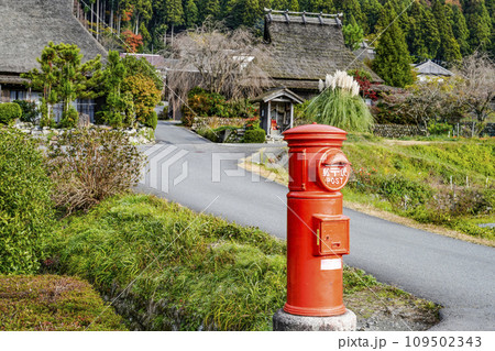 日本の原風景（秋の美山かやぶきの里） 109502343