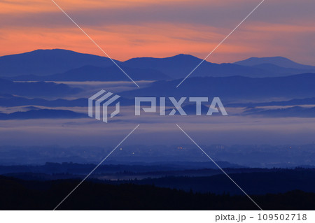 岩手県奥州市 夜明けの風景 岩手県奥州市 夜明けの風景 109502718