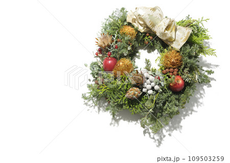 手作りクリスマスリース 109503259