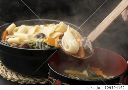 ほうとう よそう　よそる　盛り付け 109504162