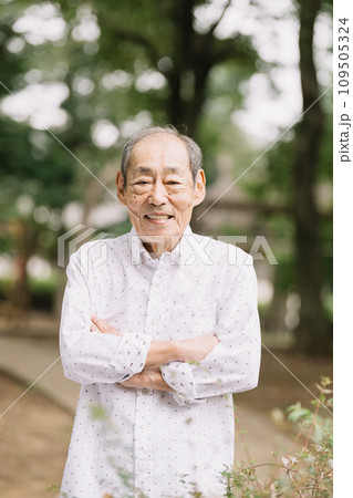 80代の日本人シニア男性 80代の日本人シニア男性 109505324