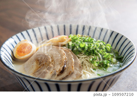 豚骨ラーメン 豚骨ラーメン 109507210