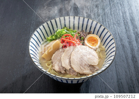 豚骨ラーメン 豚骨ラーメン 109507212