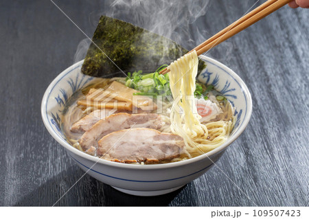 醤油ラーメン 人気の和食 醤油ラーメン 人気の和食 109507423