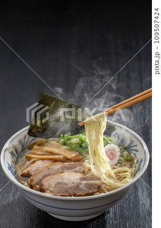 醤油ラーメン 人気の和食 醤油ラーメン 人気の和食 109507424
