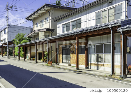 飯山　雁木通り　長野県飯山市 109509120