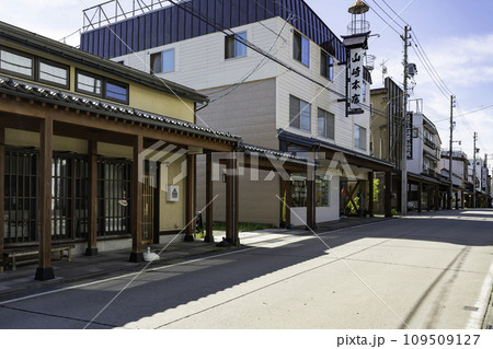 飯山　雁木通り　長野県飯山市 109509127